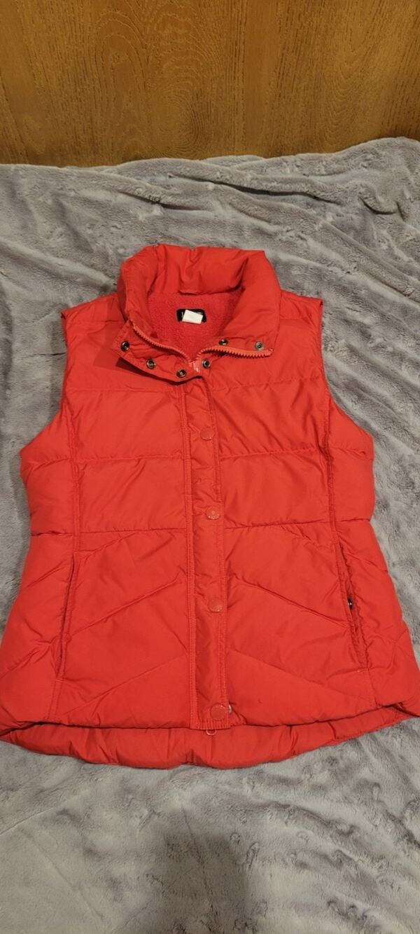 J Crew Down Puffer Vest Womens M Coral Fleece Lined Quilted Fall Winter Outdoor
